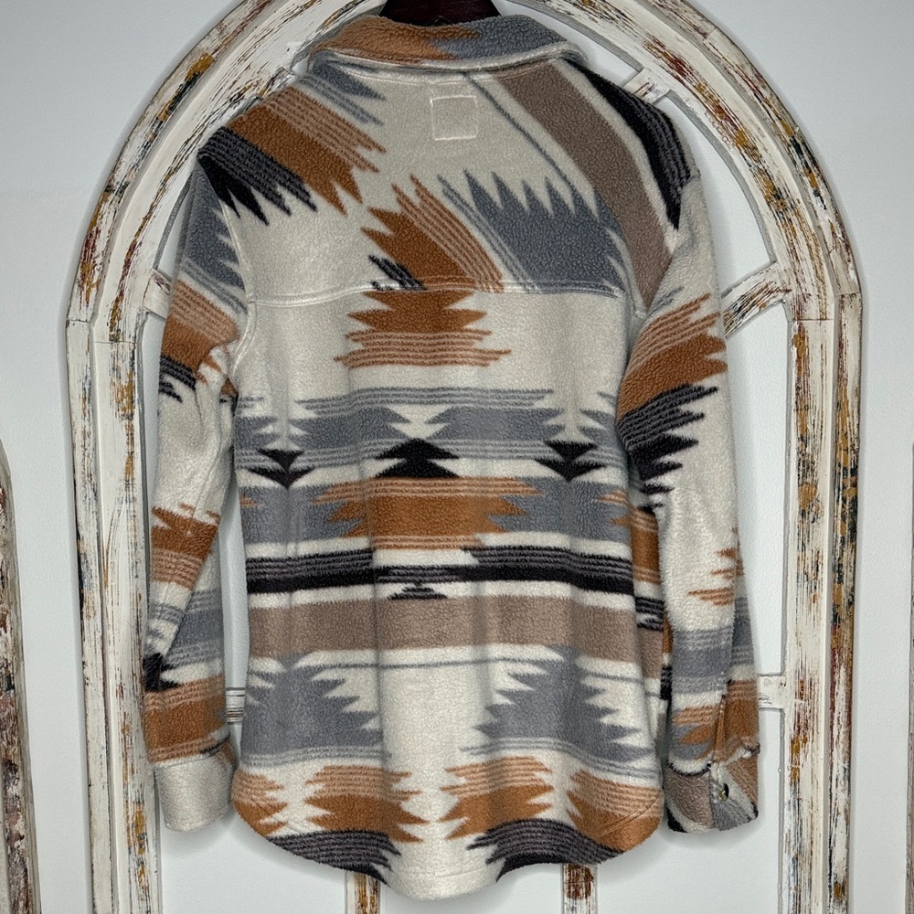 Altar’d State Aztec Patterned Shacket - Picture 4 of 8